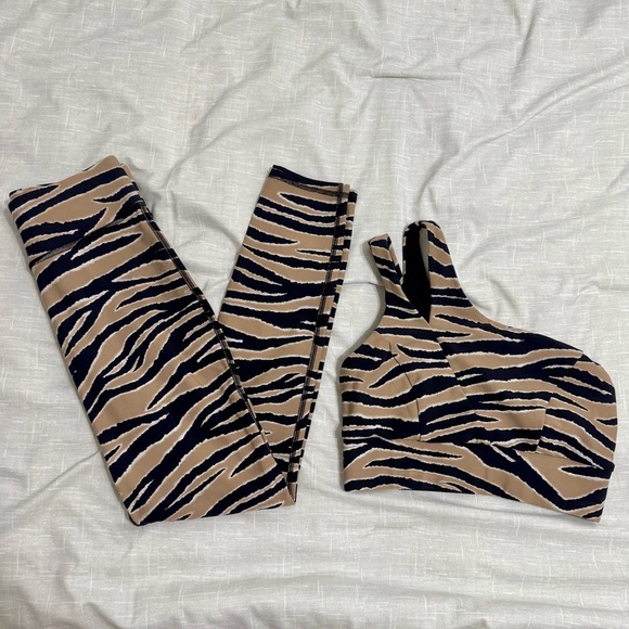 Michi 2 Piece SET Luxury Athletic Tiger Print Legging and Tigress Bra Sz S/M - Picture 4 of 15
